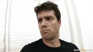 Jessie Rogers showing him her sexy curves and sucking his large pole