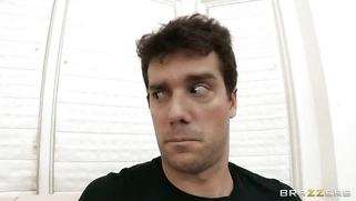 Jessie Rogers showing him her sexy curves and sucking his large pole