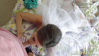 Jenni Lee sucks the wedding photographer Johnny Sins