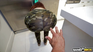 Latina maid Samantha Rose is cleaning the floor