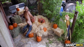 Rose Monroe and Valentina Jewels get fucked by Jmac