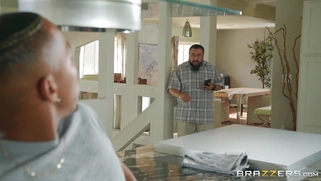 Dee Williams is sucking the black cock in the kitchen