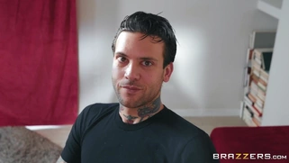 Fortune teller Bonnie Rotten is going to fuck Small Hands