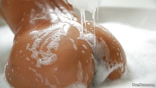 Lucky dude gets to wash Chloe Amour down in bath