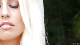 Jessie Volt teases us with her flawless teen bod