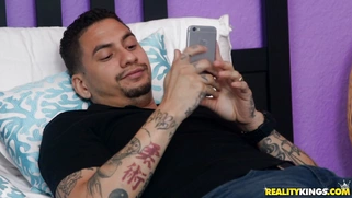 Taylor Blake shakes her ass on the hard prick