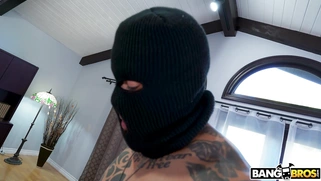 Osa Lovely serves the black dick with her expereinced mouth