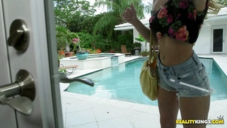 Dakota James entered the room and showed us her tits