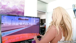 Summer Brielle playing video game with her ass naked
