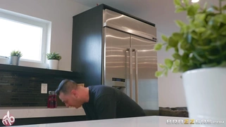 Cali Carter enjoys riding the fucking machine