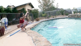 Bonnie Rotten plays a radio-controlled boat and shows us her curves