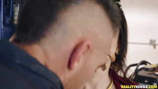 Nadia White came to the machanic Charles Dera in the garage