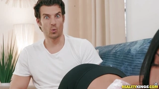 Billie Star seduced the guy with her ass