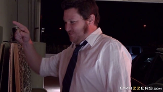 Dahlia Sky gets her cunt roughly fingered