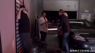 Dahlia Sky gets her cunt roughly fingered