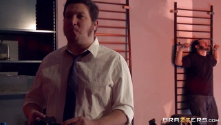 Dahlia Sky gets her cunt roughly fingered