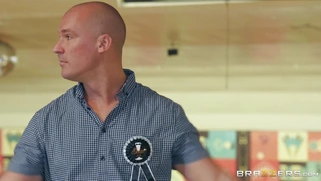 Valerie Kay seduces the fiance Sean Lawless