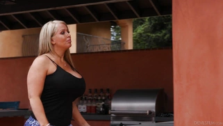 Keira Croft gets cumshot on her trimmed pussy