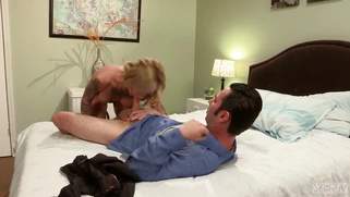 Tattoo laden blonde Kleio Valentien slobbers a chubby dick