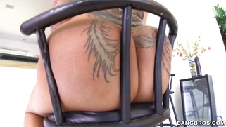 Bella Bellz's big ass is out of this world