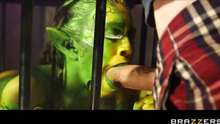 Horny alien Tiffany Doll and the collector Eva Parcker sucking Danny's shlong