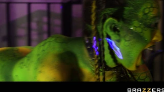 Horny alien Tiffany Doll and the collector Eva Parcker sucking Danny's shlong