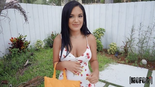 Alina Belle is sucking the big cock outdoors