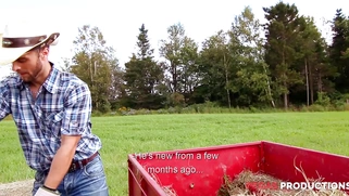 Leena Rey and Amanda Belucci in 3way outdoors