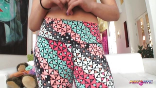 Jamie Marleigh undresses and shows off her ass