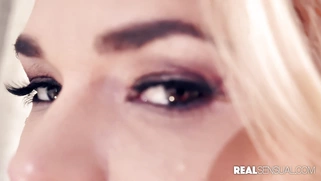 MILF Blaten Lee loves getting pussy licked