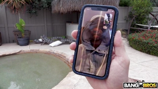 Riley Star gets her clit rubbed with the vibrator outdoors