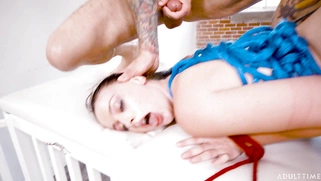 Danni Rivers gets facialed by Small Hands