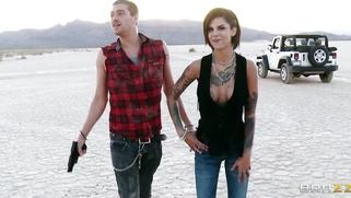 Bonnie Rotten takes facial cumshot outdoor