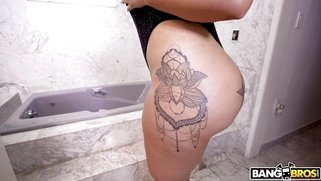 Ashley Barbie demonstrates her giant ass