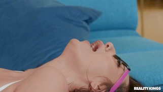 All natural Bella Rolland gets her trimmed pussy nailed