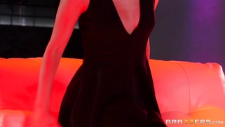 Veronica Vain does a pole dance for Aaliyah Love and her husband