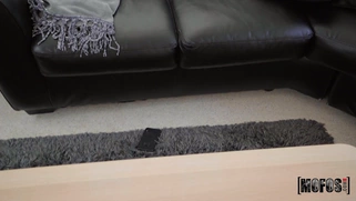 Leah Lee gets her ass painted and pussy licked