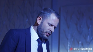 Aidra Fox gives masterful blowjob