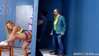 Cali Carter gets her ass fucked through the glory hole