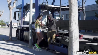 Alyssia Kent in sunglasses gives masterful blowjob