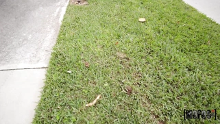 Carmen Caliente is sucking cock in the car