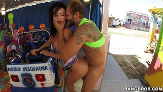 Colombian bombshell Franceska Jaimes takes it in the ass standing up