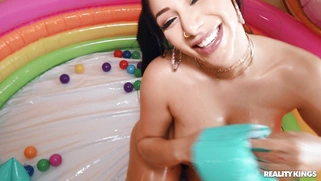 Valentina Jewels is sucking the cock in POV