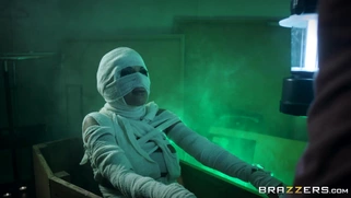 Elicia Solis is a sexy mummy with an unholy appetite for big dick