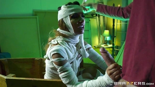 Elicia Solis is a sexy mummy with an unholy appetite for big dick