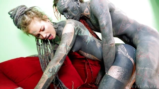 Amateur Anuskatzz gets her ass drilled doggystyle