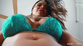 Luna Star sat on Abella Danger's face and got her slit tongued