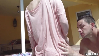 Jojo Kiss gets her teen pink pussy licked in the pool