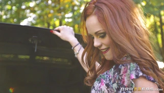 Ella Hughes has her big juicy ass worshipped outdoor