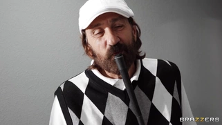 Katie Kush is fucking her pussy with the golf club